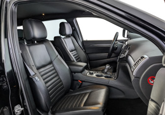 Подержанный автомобиль Jeep Grand Cherokee 2021 года (24 фото)