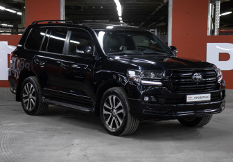 Подержанный автомобиль Toyota Land Cruiser Suv 2018 года (3 фото)