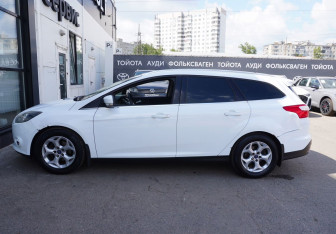 Подержанный автомобиль Ford Focus Wagon 2013 года (8 фото)