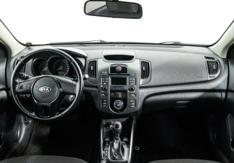 Подержанный автомобиль Kia Cerato Sedan 2012 года (6 фото)