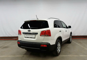 Подержанный автомобиль Kia Sorento 2011 года (5 фото)