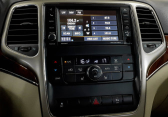 Подержанный автомобиль Jeep Grand Cherokee 2012 года (13 фото)