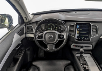 Подержанный автомобиль Volvo XC90 2018 года (22 фото)