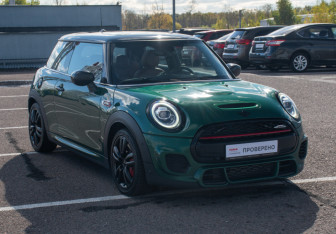 Подержанный автомобиль MINI Hatch 2020 года (3 фото)