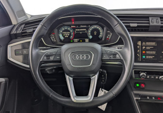 Подержанный автомобиль Audi Q3 2023 года (22 фото)