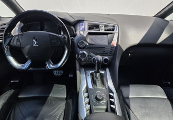Подержанный автомобиль Citroen DS5 2012 года (11 фото)