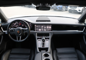 Подержанный автомобиль Porsche Panamera Wagon 2018 года (13 фото)