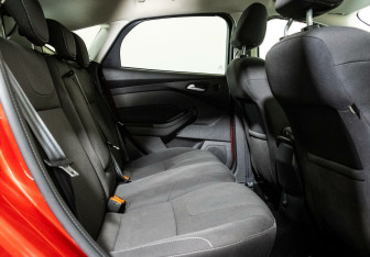 Подержанный автомобиль Ford Focus Hatchback 2014 года (16 фото)