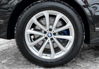 Подержанный автомобиль BMW X7 2021 года (10 фото)