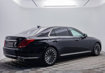Подержанный автомобиль Genesis G90 2017 года (5 фото)
