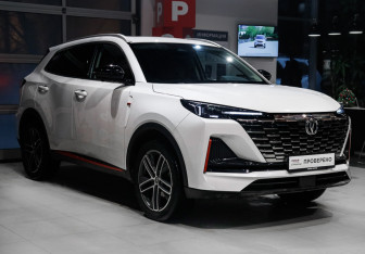 Подержанный автомобиль Changan UNI-S 2024 года (3 фото)