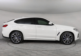 Подержанный автомобиль BMW X4 2020 года (6 фото)