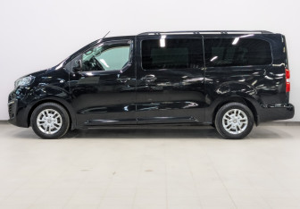Подержанный автомобиль Peugeot Traveller 2018 года (8 фото)