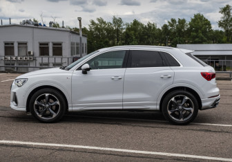 Подержанный автомобиль Audi Q3 2021 года (8 фото)