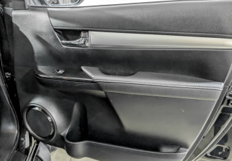 Подержанный автомобиль Toyota Hilux 2017 года (23 фото)