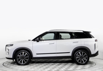 Подержанный автомобиль Jaecoo J7 2025 года (6 фото)