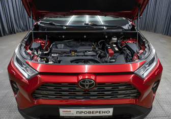 Подержанный автомобиль Toyota RAV4 2021 года (9 фото)