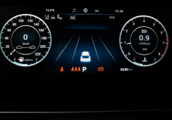 Подержанный автомобиль Omoda C5 2024 года (11 фото)