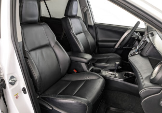 Подержанный автомобиль Toyota RAV4 2018 года (24 фото)