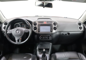 Подержанный автомобиль Volkswagen Tiguan 2011 года (15 фото)