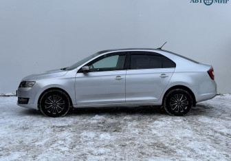 Подержанный автомобиль Skoda Rapid Liftback 2017 года (8 фото)