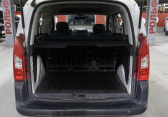 Подержанный автомобиль Peugeot Partner 2010 года (10 фото)