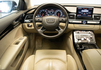 Подержанный автомобиль Audi A8 2016 года (9 фото)