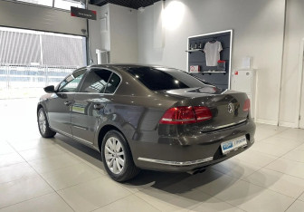 Подержанный автомобиль Volkswagen Passat Sedan 2012 года (6 фото)