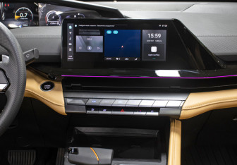 Подержанный автомобиль Changan UNI-V 2023 года (15 фото)