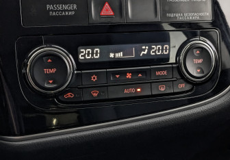 Подержанный автомобиль Mitsubishi Outlander 2014 года (25 фото)