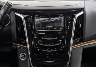 Подержанный автомобиль Cadillac Escalade Suv 2016 года (17 фото)