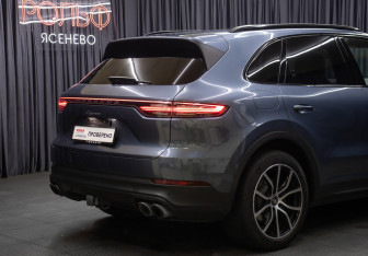 Подержанный автомобиль Porsche Cayenne 2019 года (26 фото)