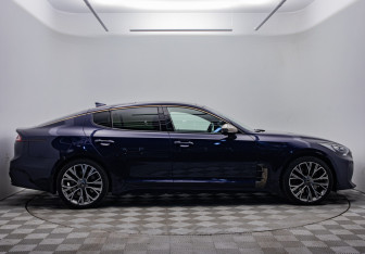 Подержанный автомобиль Kia Stinger 2018 года (6 фото)