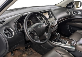 Подержанный автомобиль Infiniti QX60 2018 года (14 фото)