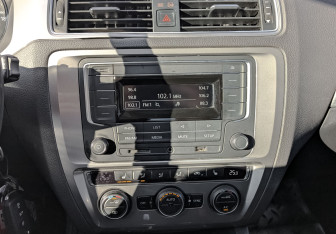 Подержанный автомобиль Volkswagen Jetta Sedan 2016 года (15 фото)