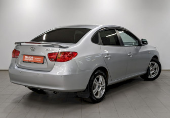 Подержанный автомобиль Hyundai Elantra Sedan 2007 года (5 фото)