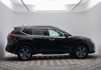 Подержанный автомобиль Nissan X-Trail 2021 года (4 фото)