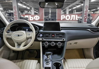 Подержанный автомобиль Genesis G70 2019 года (14 фото)