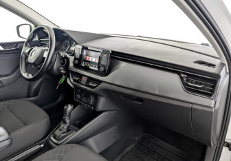 Подержанный автомобиль Skoda Rapid Liftback 2021 года (11 фото)