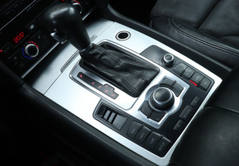 Подержанный автомобиль Audi Q7 2007 года (17 фото)