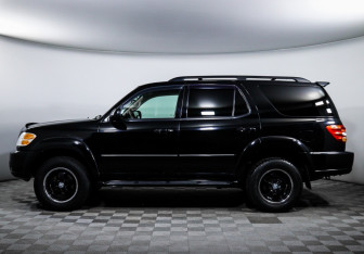 Подержанный автомобиль Toyota Sequoia 2004 года (8 фото)