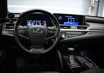 Подержанный автомобиль Lexus ES 2020 года (9 фото)