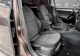 Подержанный автомобиль Skoda Octavia Liftback 2015 года (22 фото)