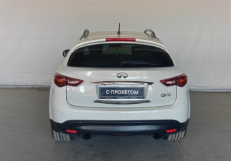 Подержанный автомобиль Infiniti QX70 2014 года (5 фото)