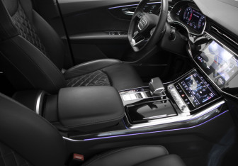 Подержанный автомобиль Audi Q8 2021 года (29 фото)