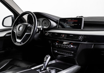 Подержанный автомобиль BMW X5 2015 года (9 фото)