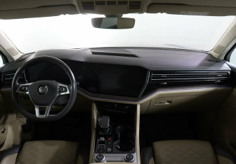 Подержанный автомобиль Volkswagen Touareg 2020 года (9 фото)