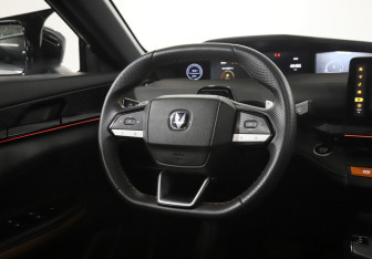 Подержанный автомобиль Changan UNI-V 2023 года (15 фото)