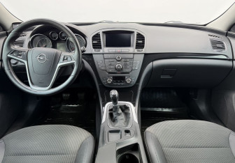 Подержанный автомобиль Opel Insignia Sedan 2011 года (12 фото)