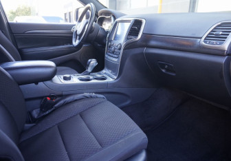 Подержанный автомобиль Jeep Grand Cherokee 2018 года (11 фото)